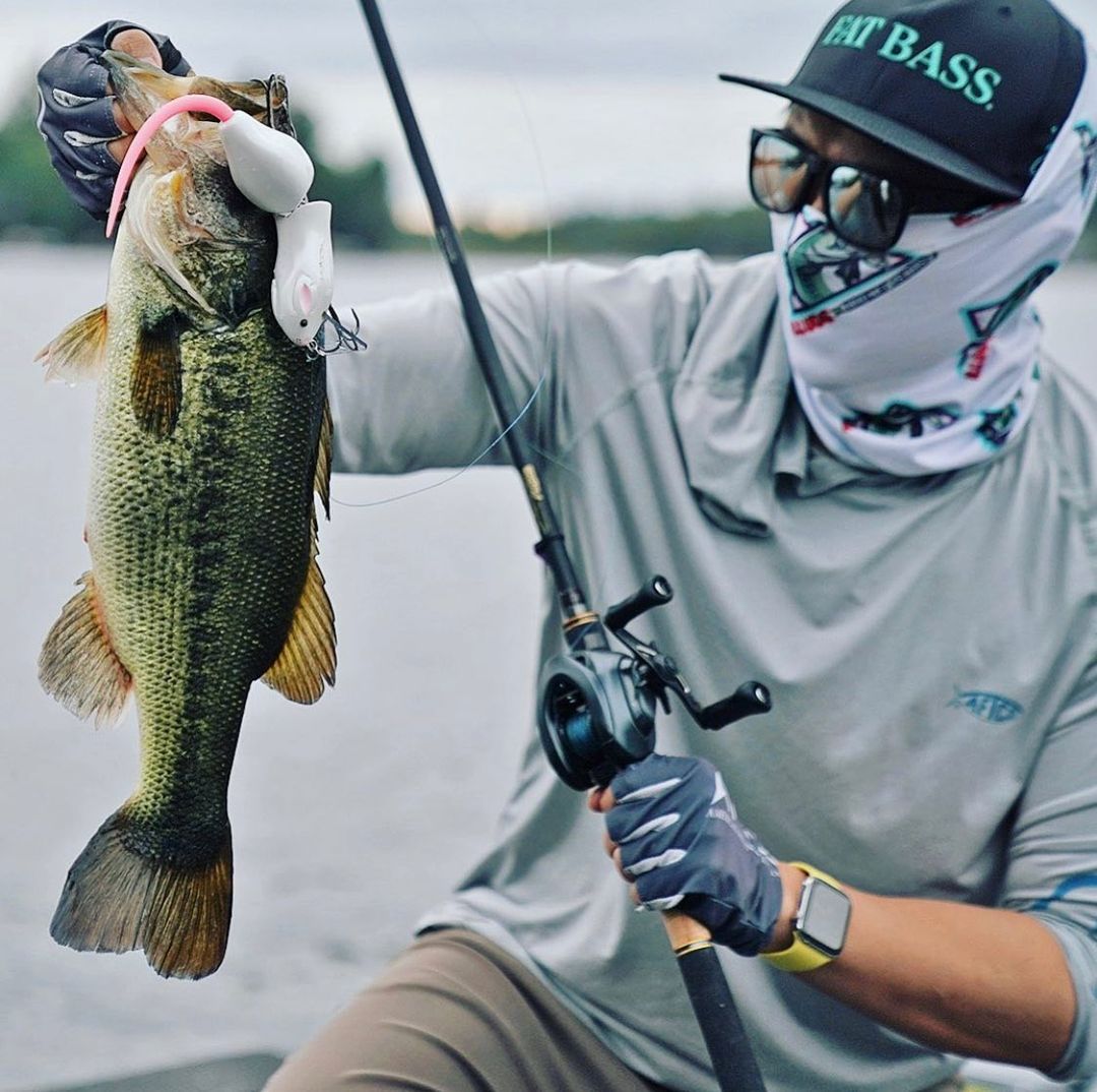 @zandertackletour doing what he does best in the FAT BASS “ELITE” HAT! 🔨🎣🔥👊🏼